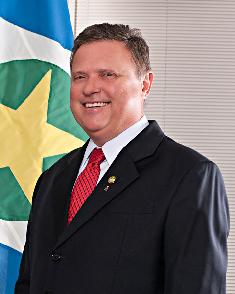 Blairo Maggi, que votou em Lula em 2022, declara voto em Flávio: “Um abraço”