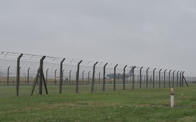 Dois letões são presos após invadir base militar de inteligência no Reino Unido
