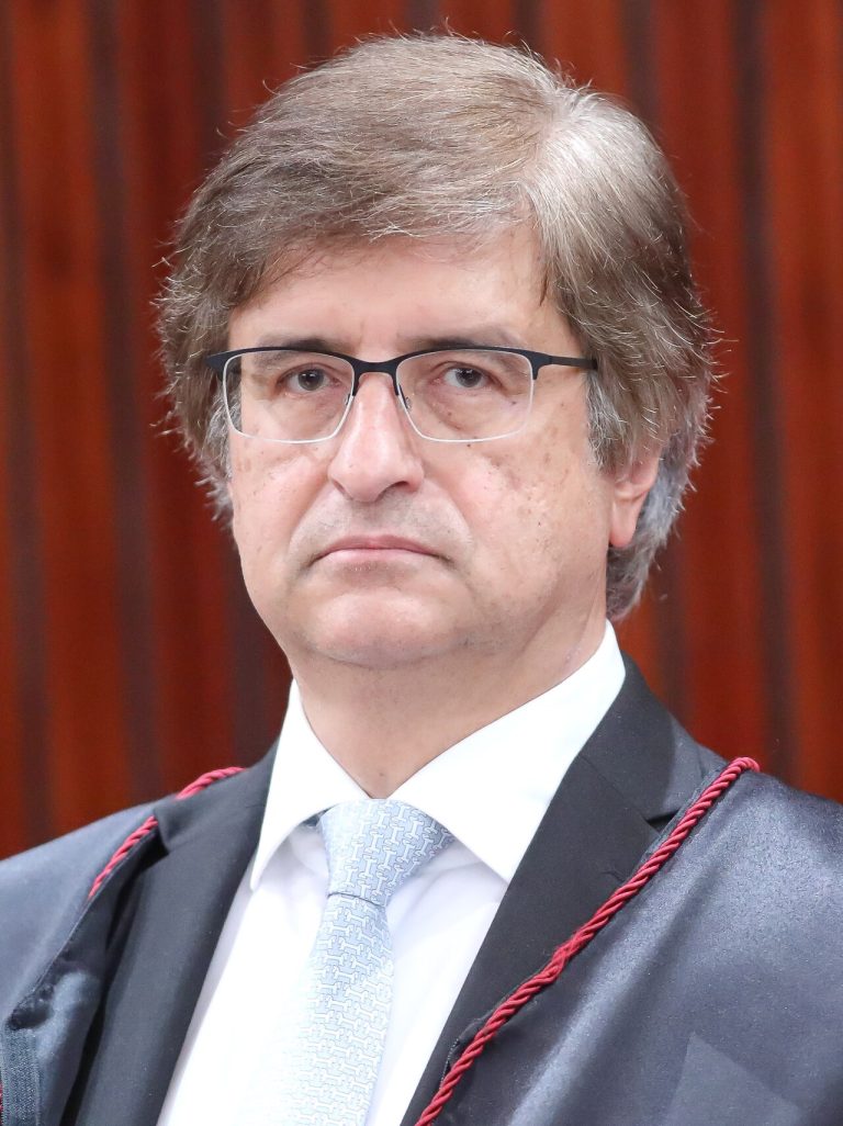 Ex-AGU prometeu mesa com Gonet a Vorcaro em festa, apontam mensagens da PF