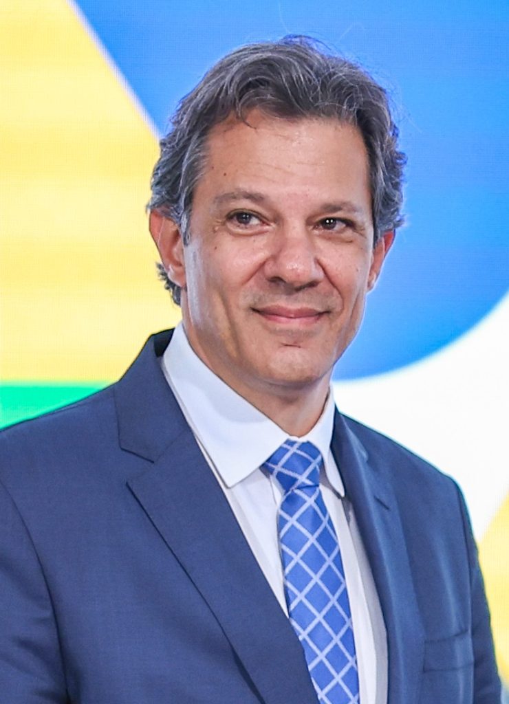 Haddad chamou de ‘demagógica’ a desoneração de combustíveis; agora Lula zera imposto