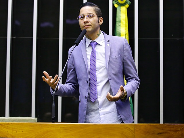 Kannário canta jingle de Lula em show, mas ex-deputado perdeu a vaga em 2022