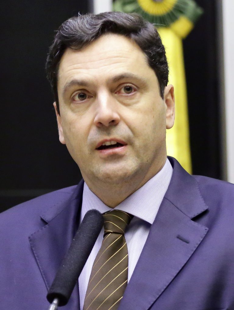 Luiz Philippe aciona Fux e pede apuração sobre Moraes no caso Allan dos Santos