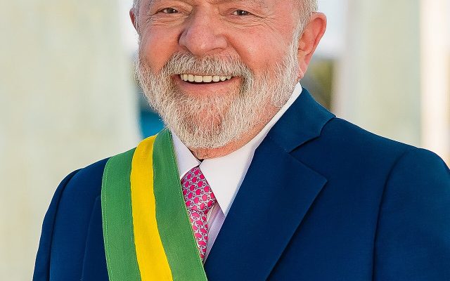 Lula evita comentar Datafolha e convida repórter para a ‘posse’