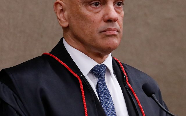 Moraes manda prender Eduardo Bolsonaro e cancela passaportes; ex-deputado reage