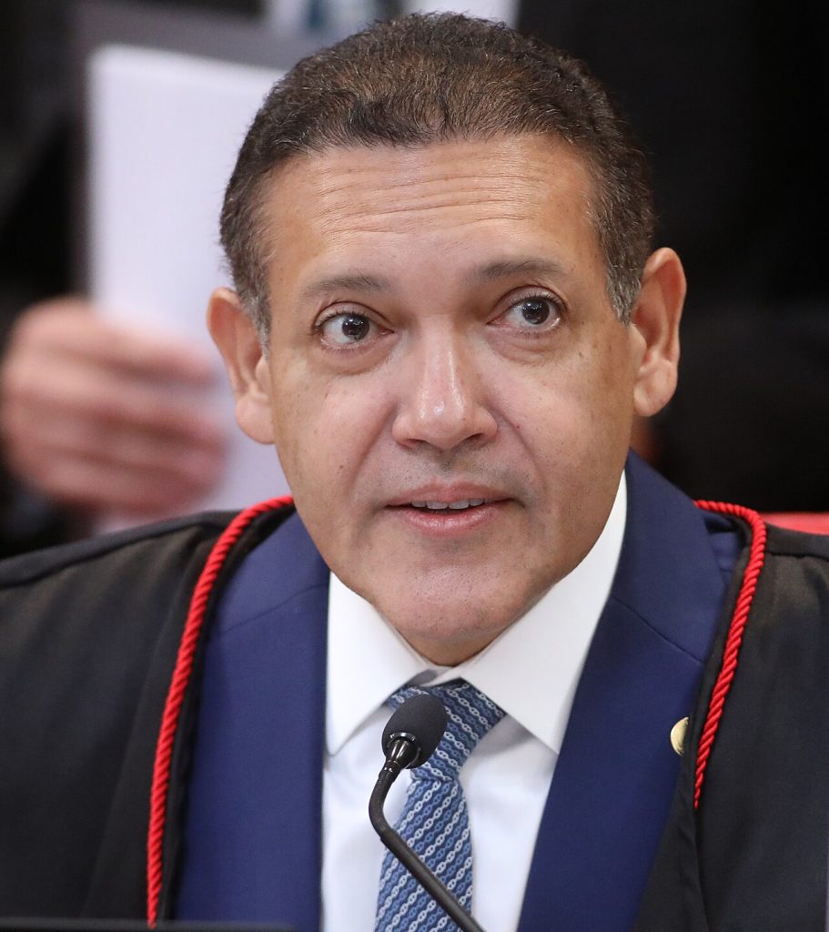 Nunes Marques adia revisão de Bolsonaro para depois do 2º turno e acende debate