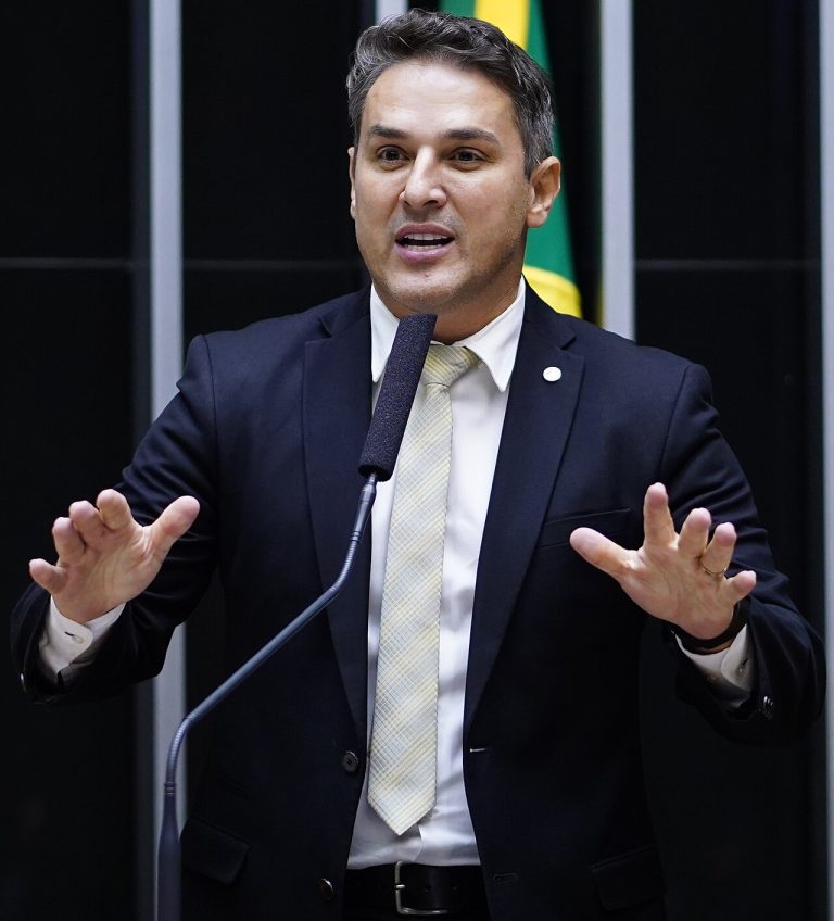 Zucco vence no 1º turno com 3,5 milhões de votos e diz: “O RS é o nosso partido”