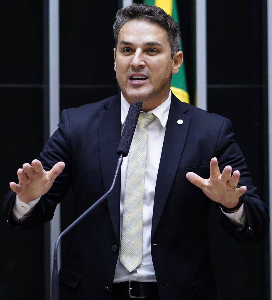 Zucco vence no 1º turno com 3,5 milhões de votos e diz: “O RS é o nosso partido”